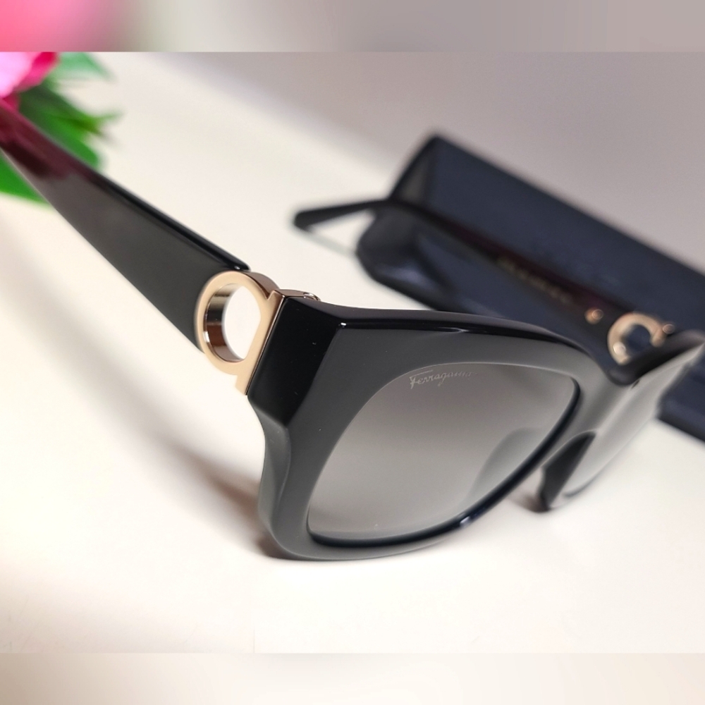 Ferragamo🔥 Black Lux Sunglasses with Case